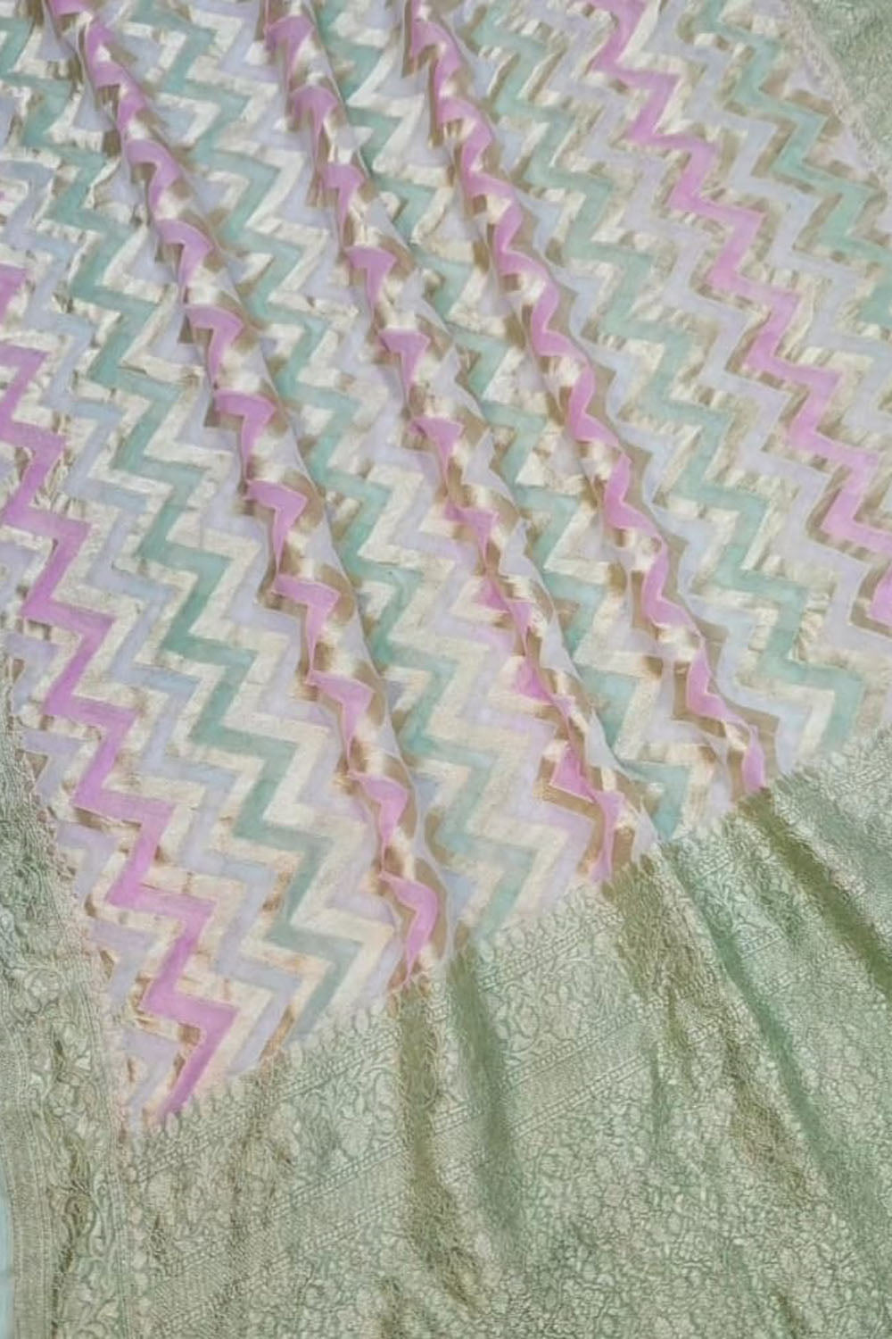 Vibrant Banarasi Georgette Saree with Brush Dyed Design - Luxurion World