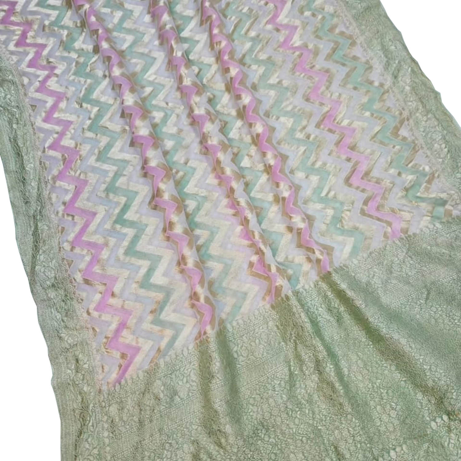 Vibrant Banarasi Georgette Saree with Brush Dyed Design - Luxurion World