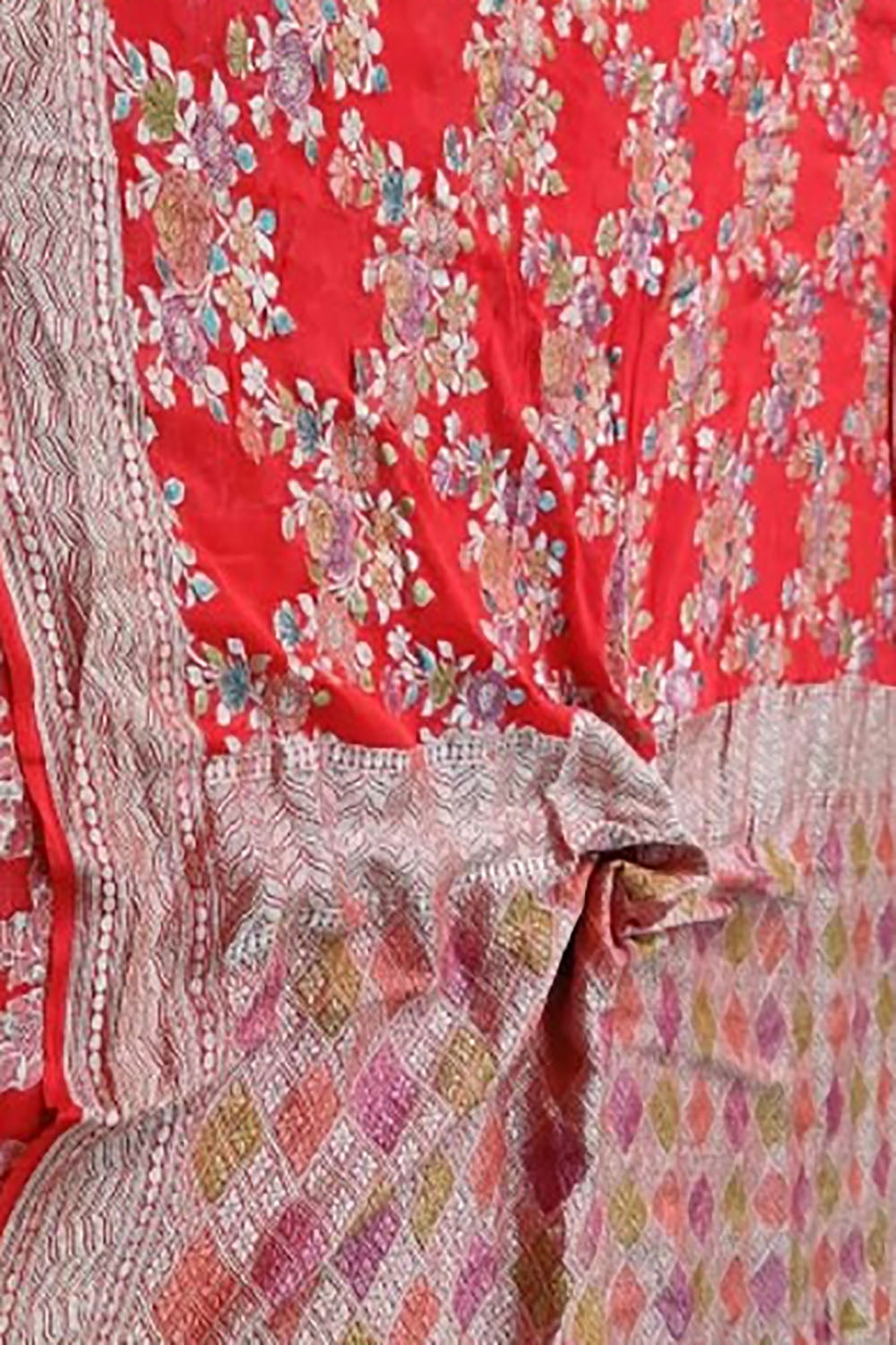 Exquisite Red Handloom Banarasi Pure Georgette Brush Dye Saree - Luxurion World