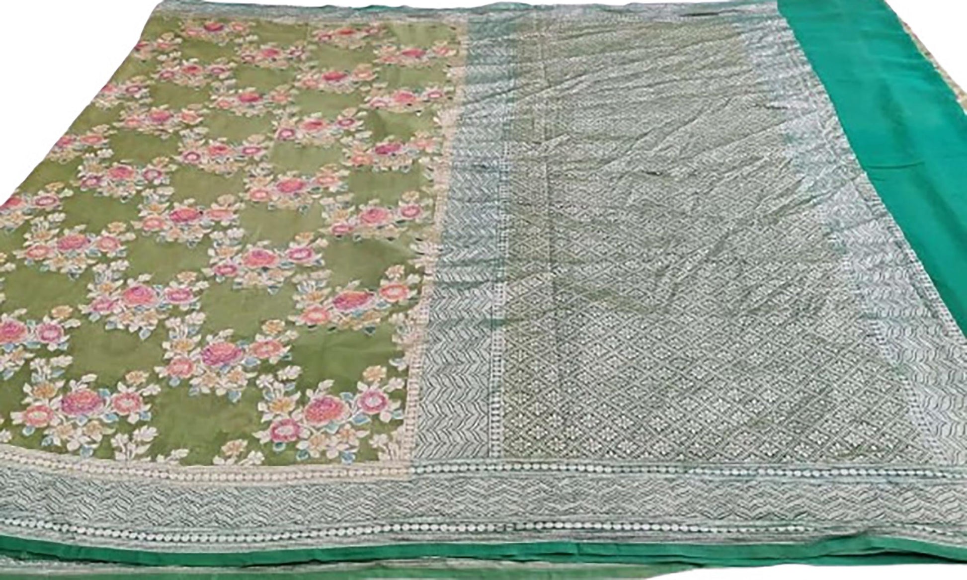 Exquisite Green Handloom Banarasi Pure Georgette Brush Dye Saree - Luxurion World