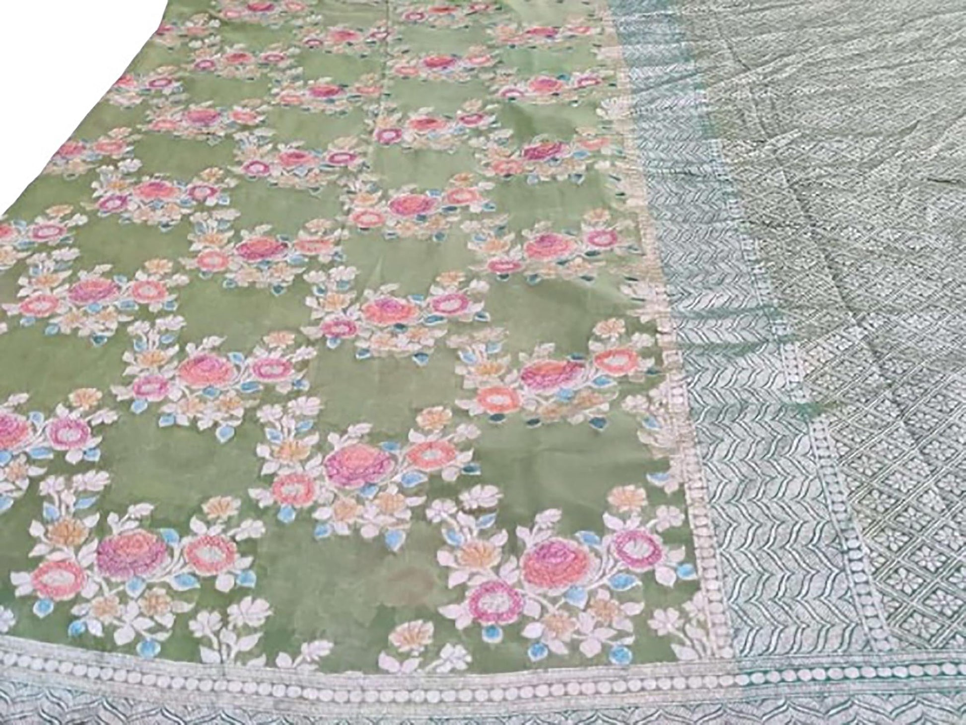 Exquisite Green Handloom Banarasi Pure Georgette Brush Dye Saree - Luxurion World