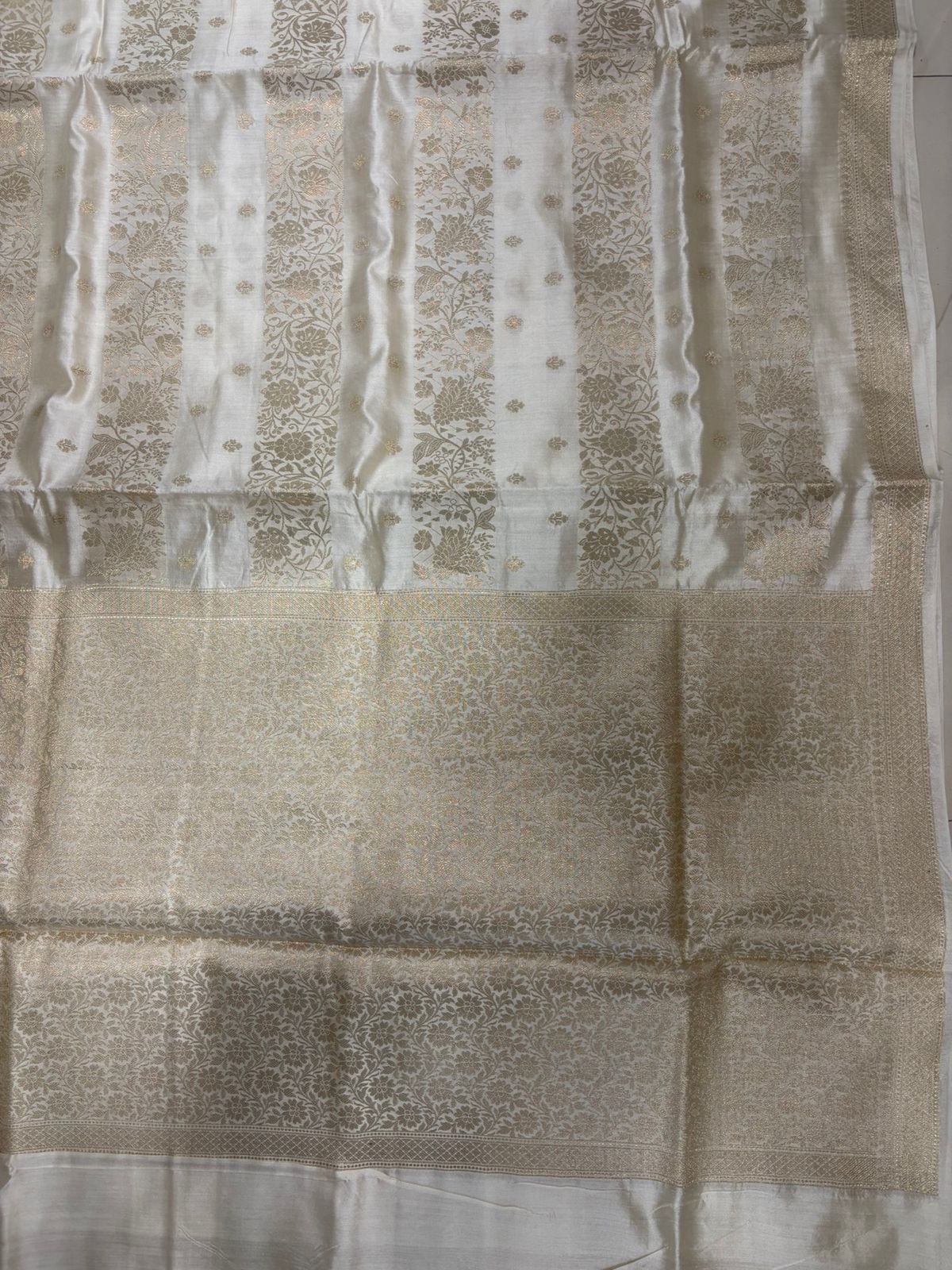 Stunning Dyeable Banarasi Pure Chiniya Saree - Luxurion World