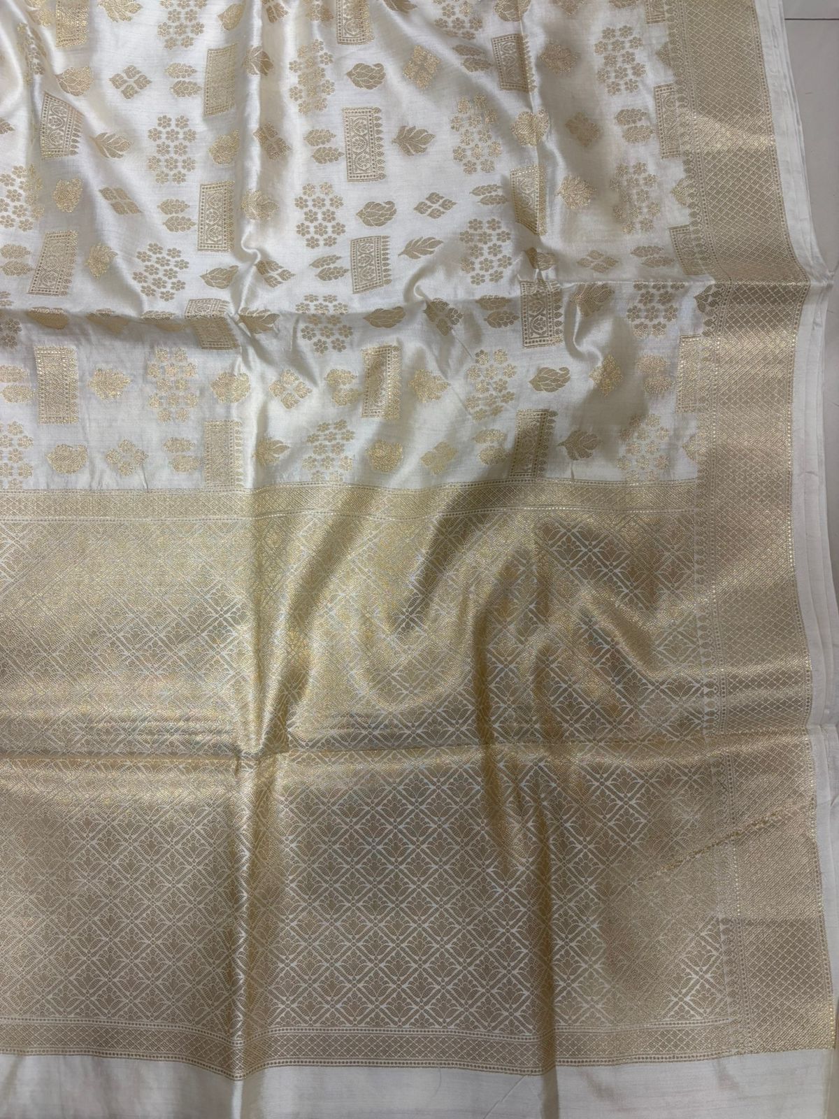 Stunning Dyeable Banarasi Pure Chiniya Silk Saree - Luxurion World