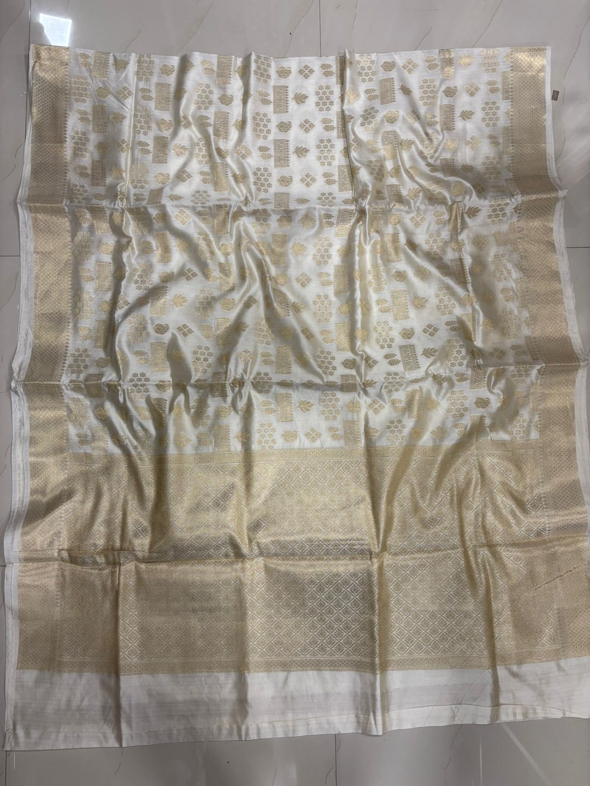 Stunning Dyeable Banarasi Pure Chiniya Silk Saree - Luxurion World