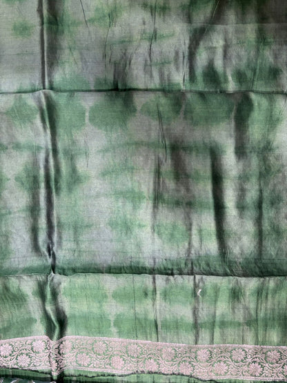 Exquisite Green Banarasi Pure Chiniya Saree - Luxurion World