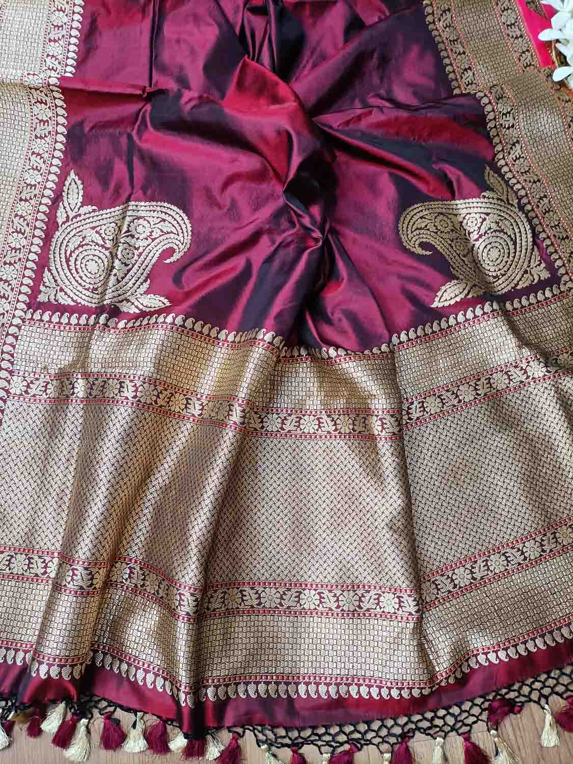 Exquisite Maroon Handloom Banarasi Katan Silk Saree - Luxurion World