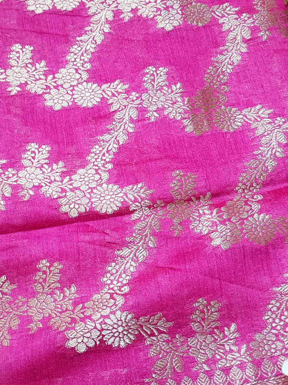 Exquisite Pink Banarasi Moonga Silk Saree - Luxurion World
