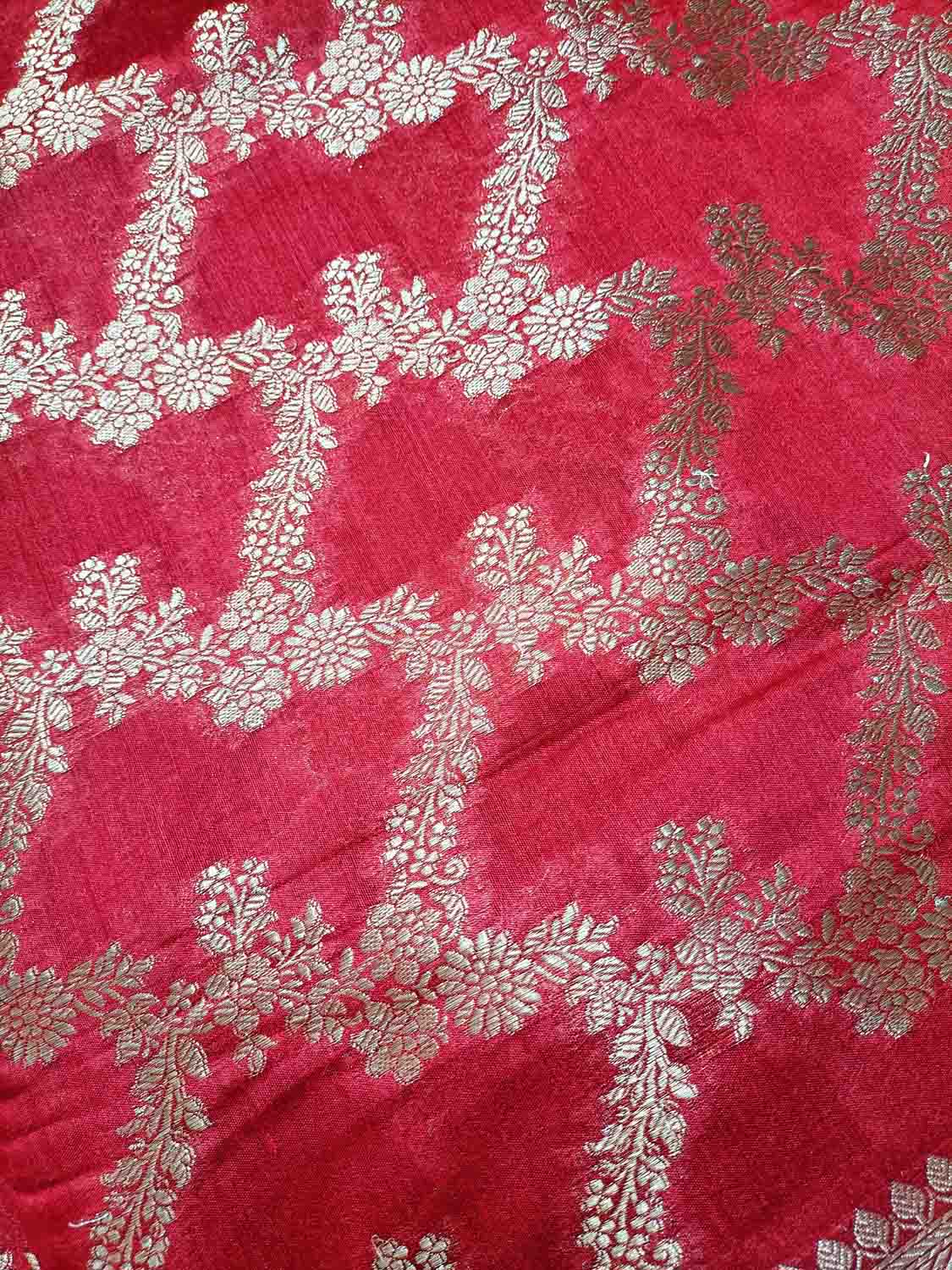 Exquisite Red Banarasi Moonga Silk Saree - Luxurion World