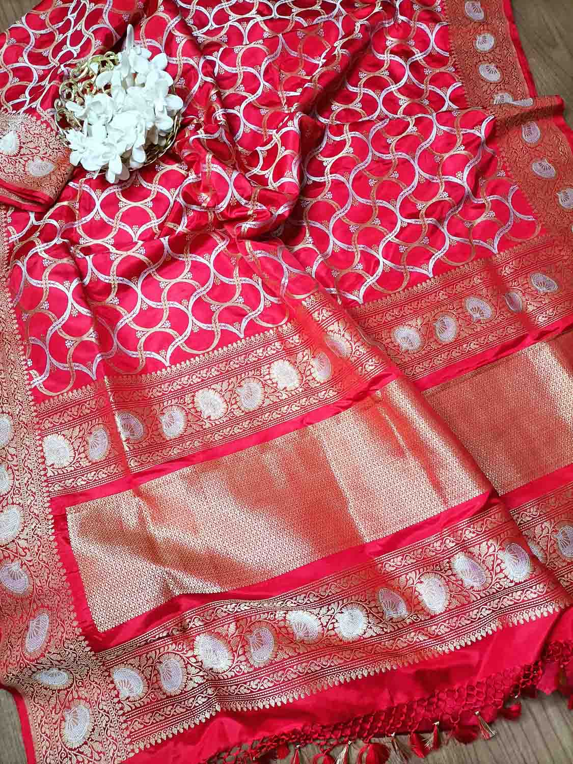 Elegant Red Banarasi Katan Silk Saree with Intricate Jaal Work - Luxurion World