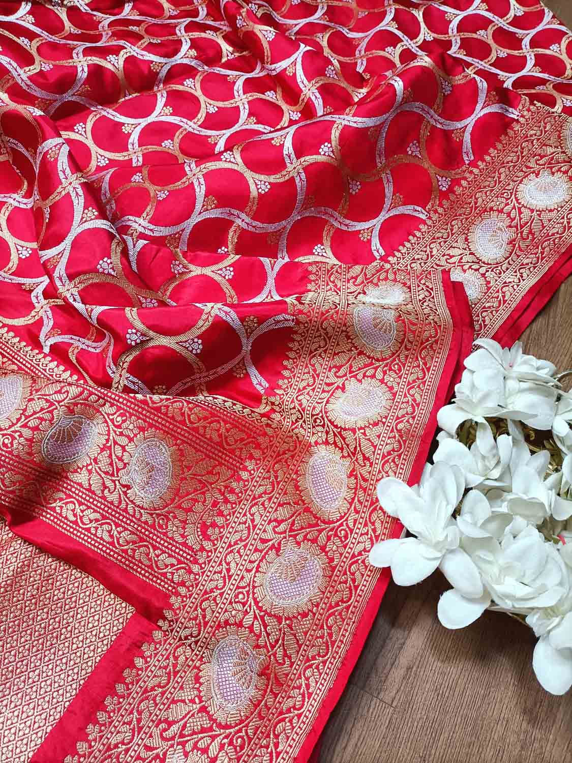 Elegant Red Banarasi Katan Silk Saree with Intricate Jaal Work - Luxurion World