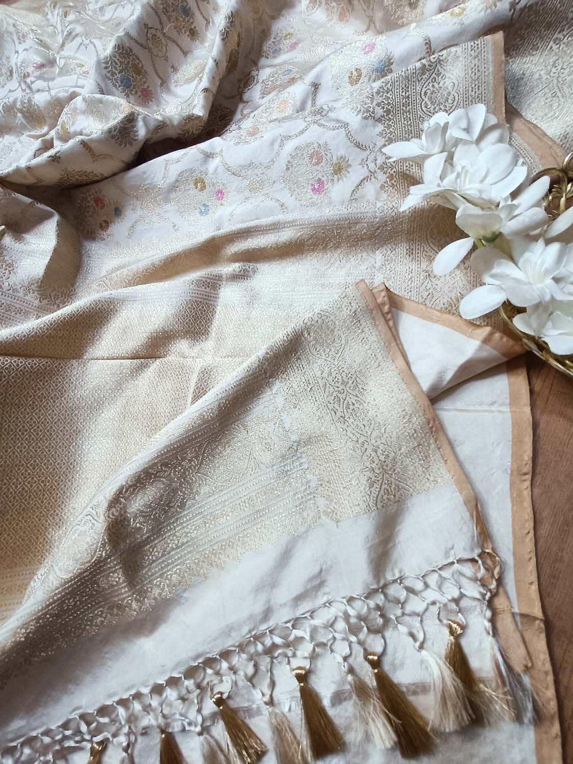 Elegant Pastel Banarasi Katan Silk Meenakari Saree - Luxurion World