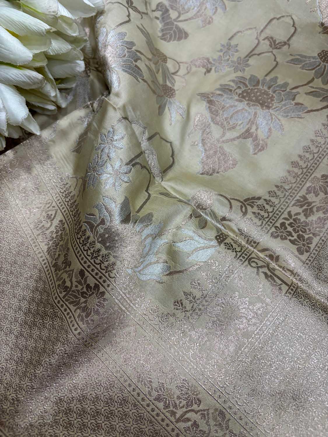 Pastel Handloom Banarasi Pure Katan Silk Sona Roopa Saree - Luxurion World