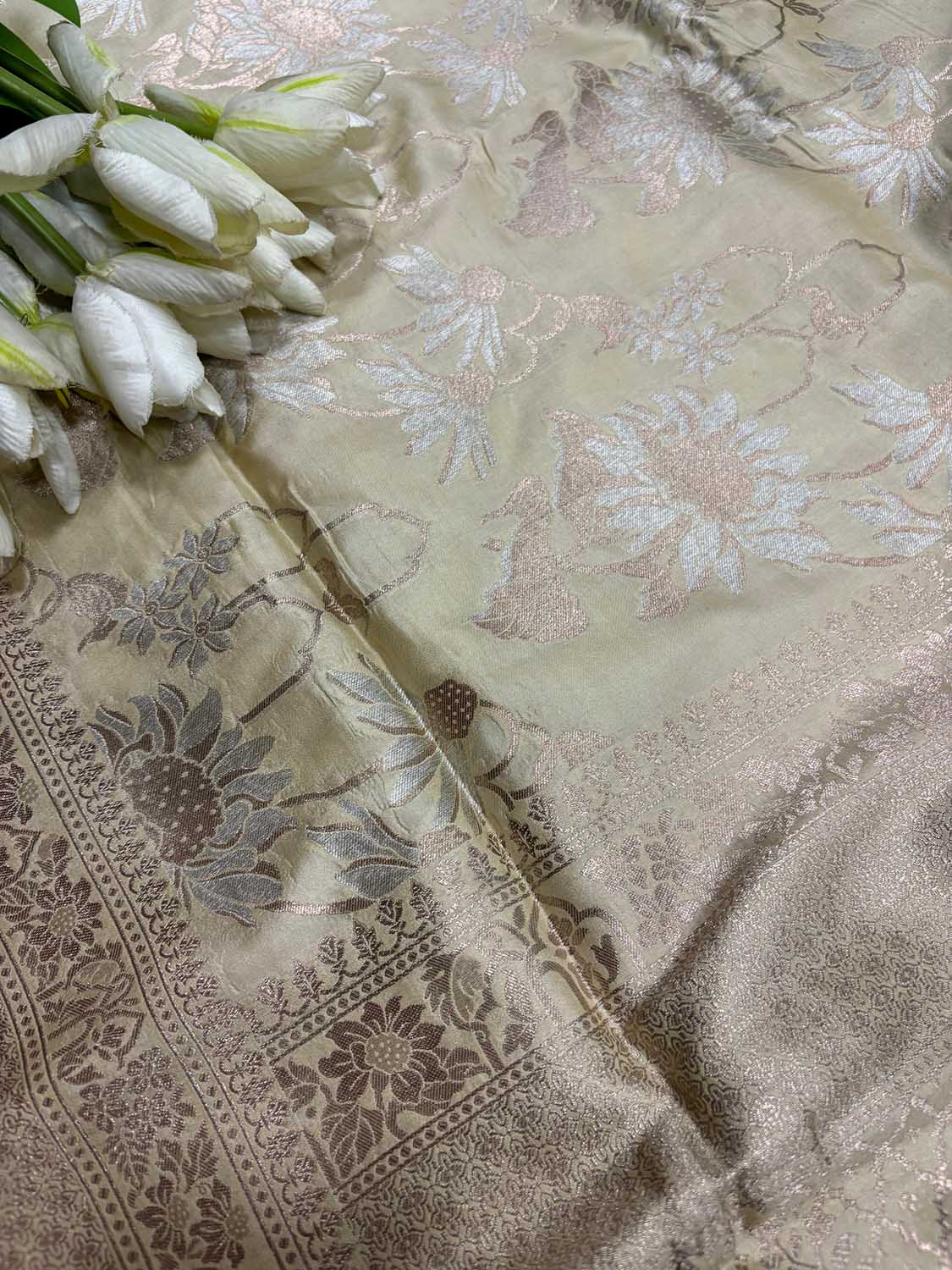 Pastel Handloom Banarasi Pure Katan Silk Sona Roopa Saree - Luxurion World