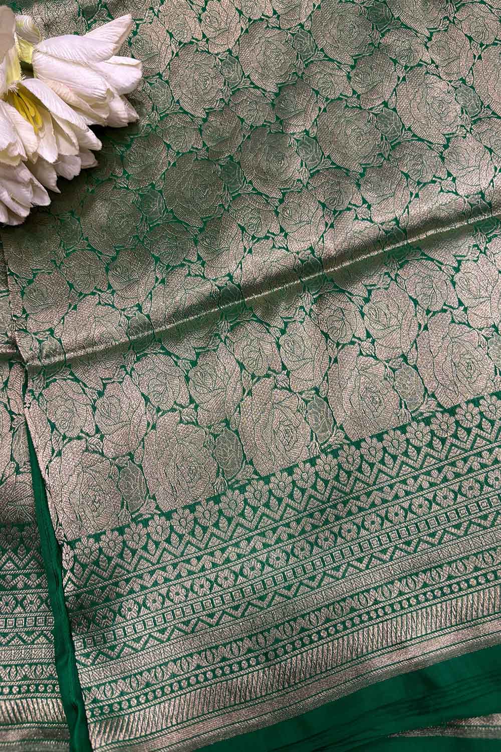 Green Handloom Banarasi Pure Katan Silk Flower Design Saree - Luxurion World