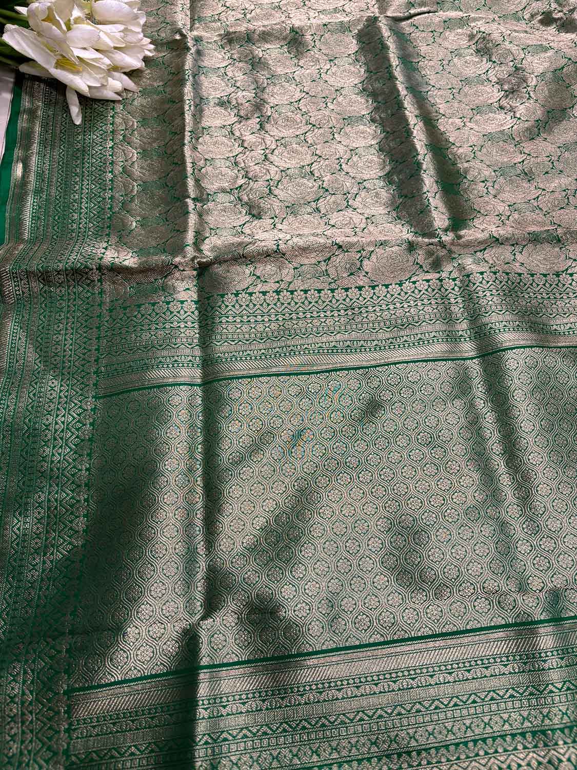 Green Handloom Banarasi Pure Katan Silk Flower Design Saree - Luxurion World