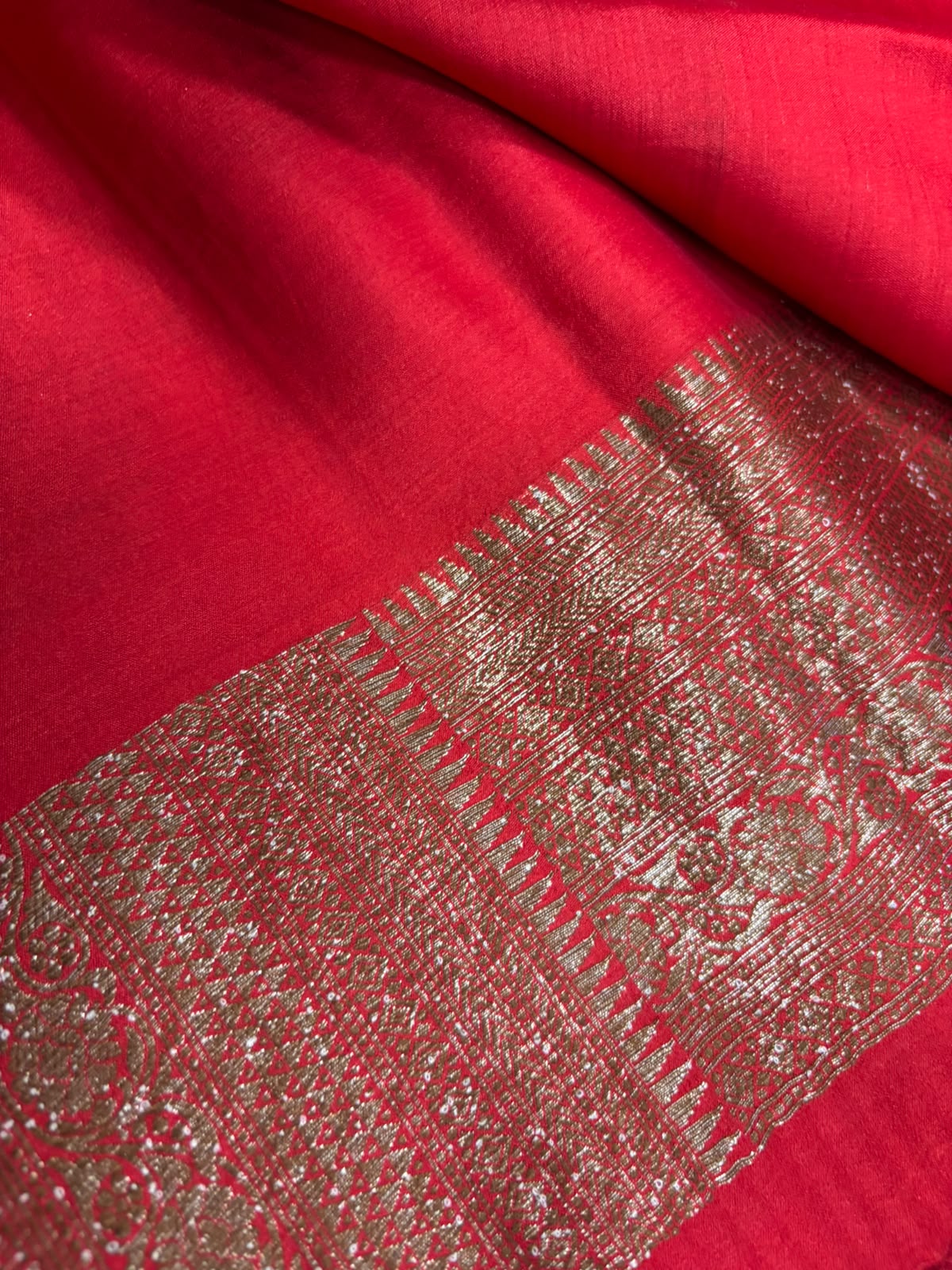 Red Handloom Banarasi Pure Chiniya Silk Big Boota Flower Design Saree