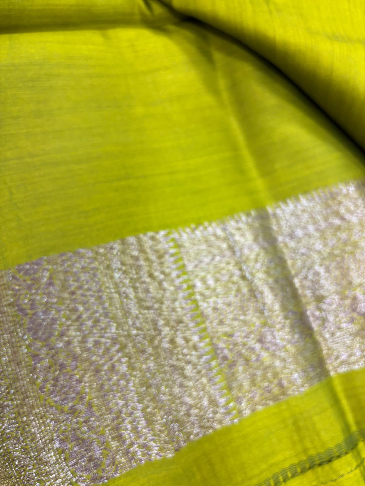 Green Handloom Banarasi Pure Chiniya Silk Big Boota Flower Design Saree