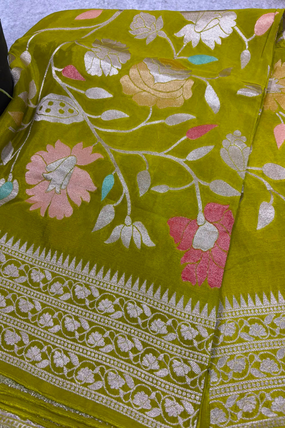 Green Banarasi Crepe Silk Saree Flower Design
