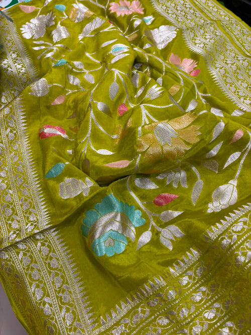 Green Banarasi Crepe Silk Saree Flower Design