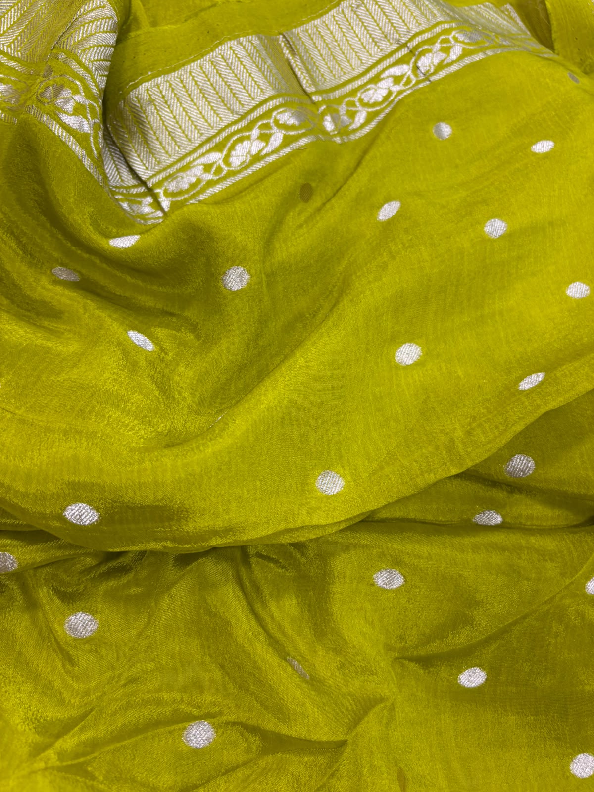 Green Banarasi Crepe Silk Saree Flower Design