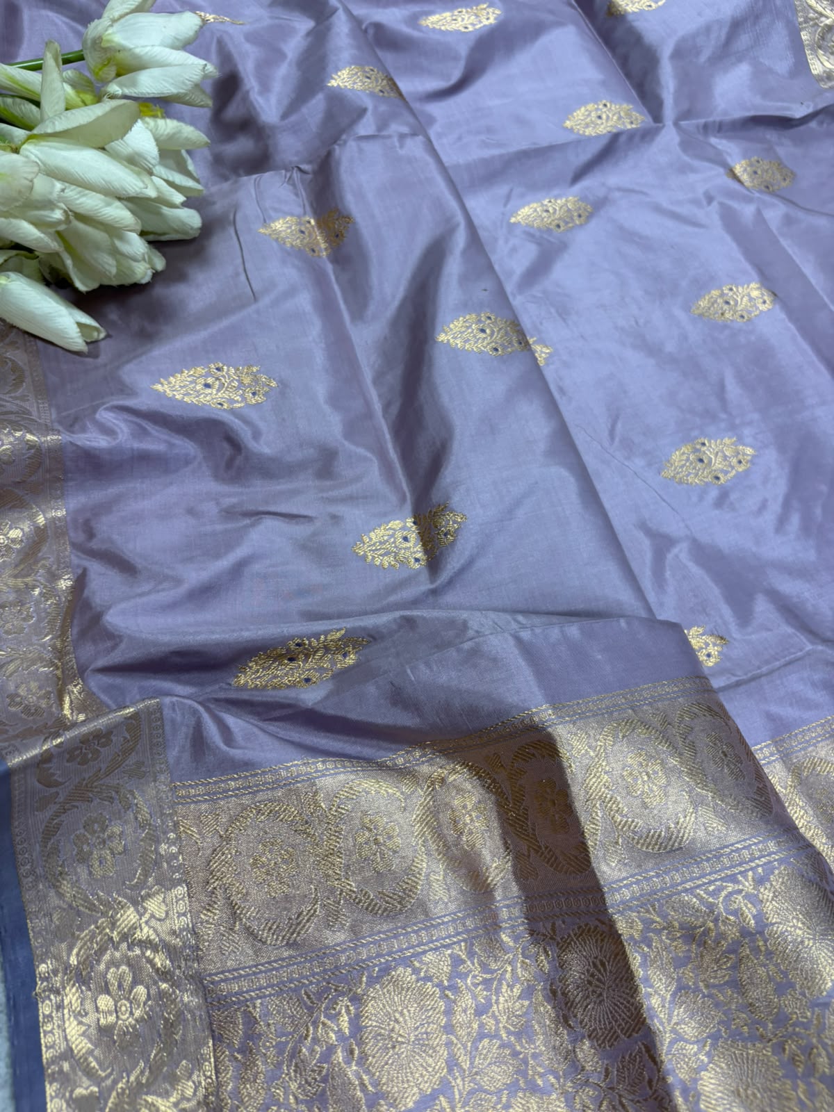 Lavender Banarasi Katan Silk Saree Meenakari Flower Design Handloom