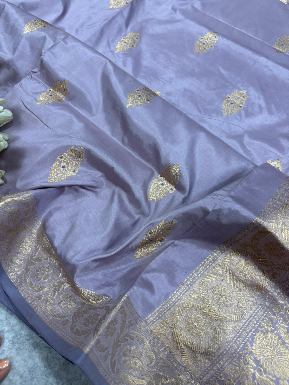 Lavender Banarasi Katan Silk Saree Meenakari Flower Design Handloom