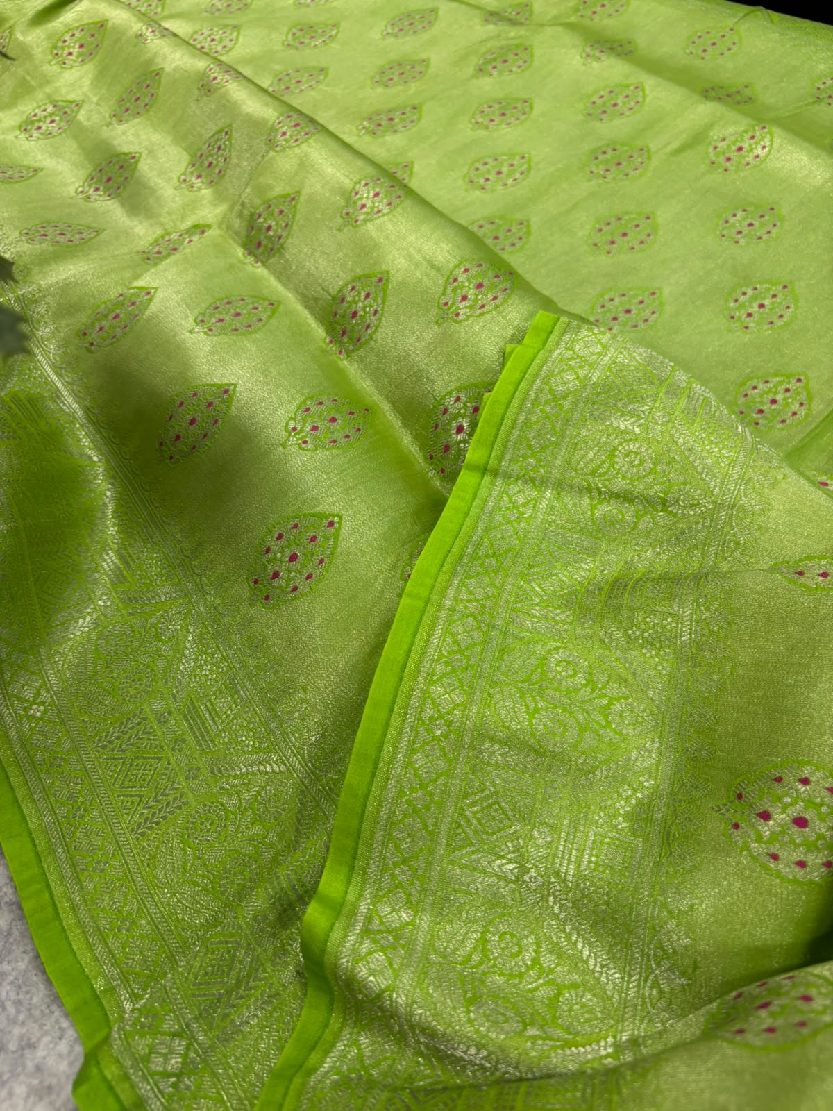 Green Handloom Banarasi Pure Mashru Silk Brocade Flower Design Saree
