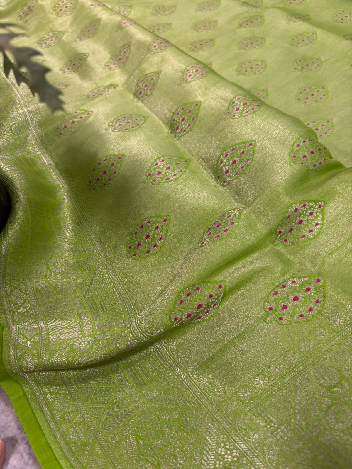 Green Handloom Banarasi Pure Mashru Silk Brocade Flower Design Saree