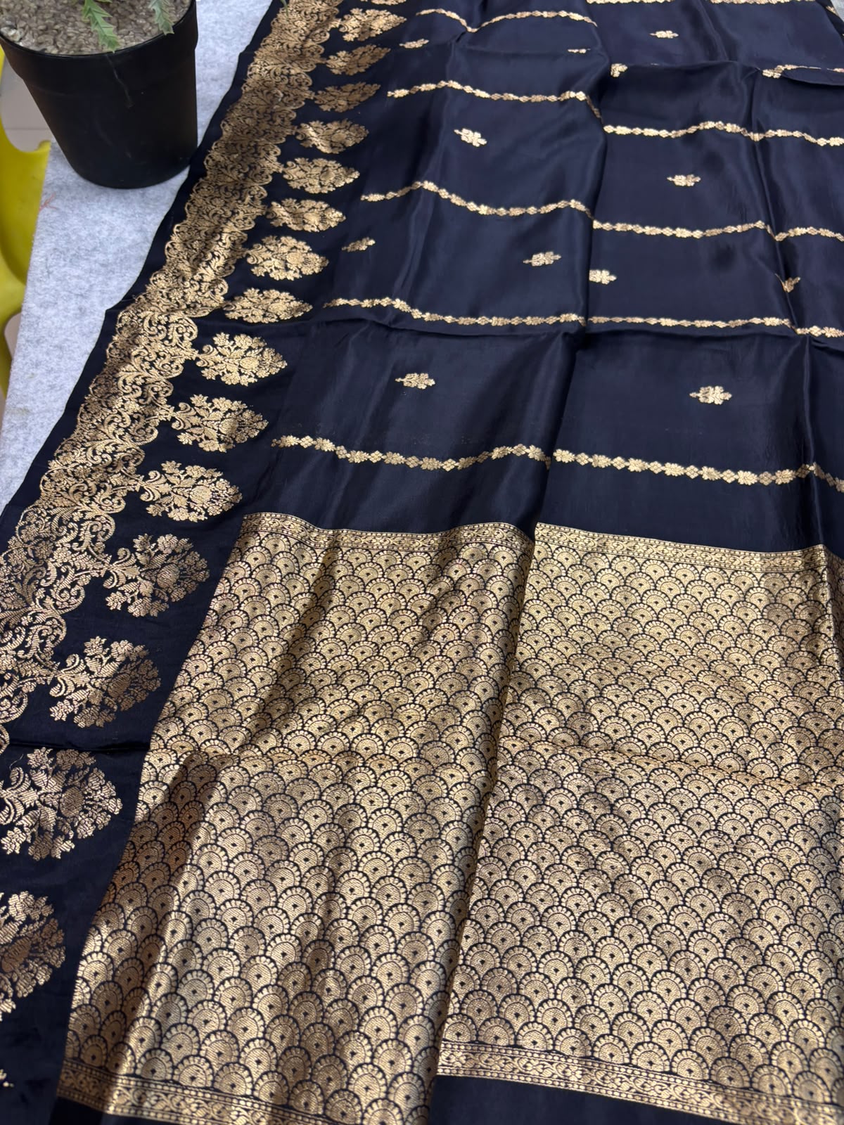 Black Handloom Banarasi Pure Raw Silk Flower Design Saree