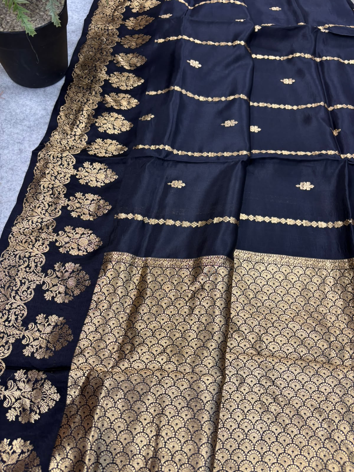 Black Handloom Banarasi Pure Raw Silk Flower Design Saree