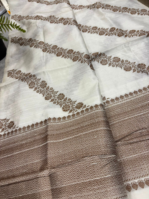 Dyeable Banarasi Raw Silk Saree Flower Design Handloom India