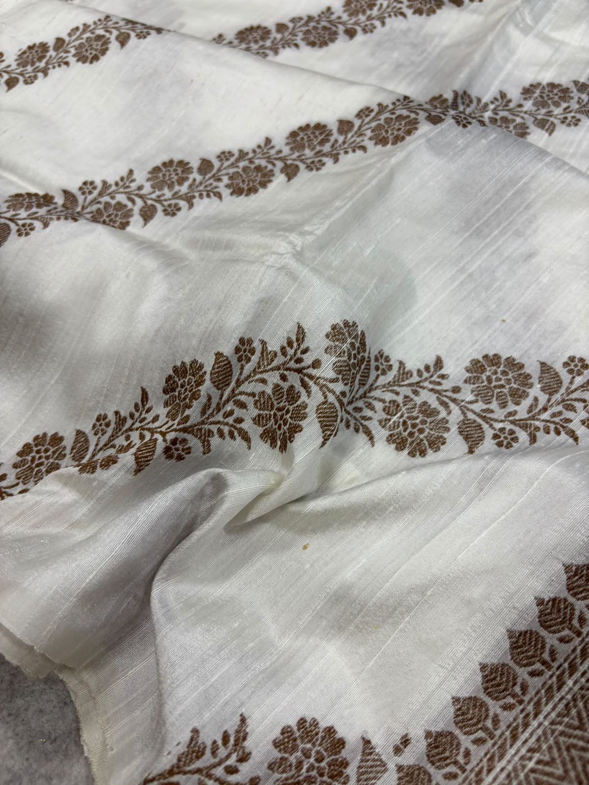 Dyeable Banarasi Raw Silk Saree Flower Design Handloom India