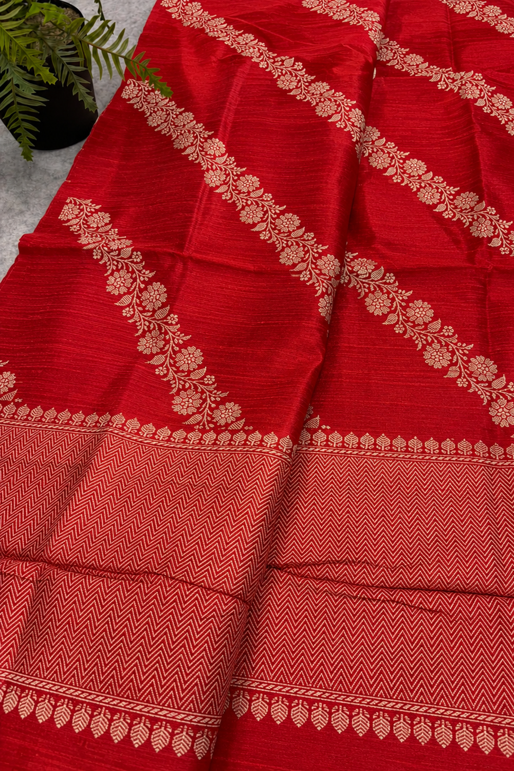 Red Banarasi Raw Silk Saree Flower Design Handloom India
