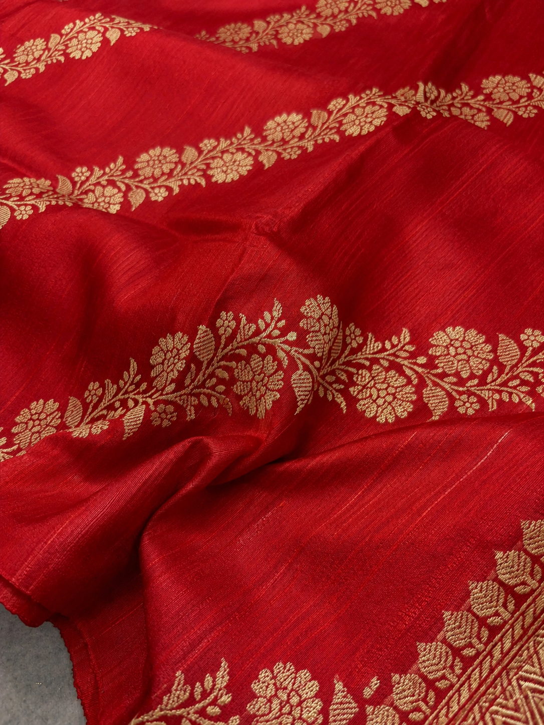 Red Banarasi Raw Silk Saree Flower Design Handloom India