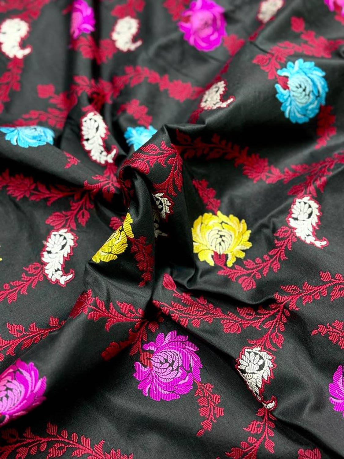 Elegant Black Banarasi Handloom Pure Katan Silk Kadwa Meenakari Saree - Luxurion World