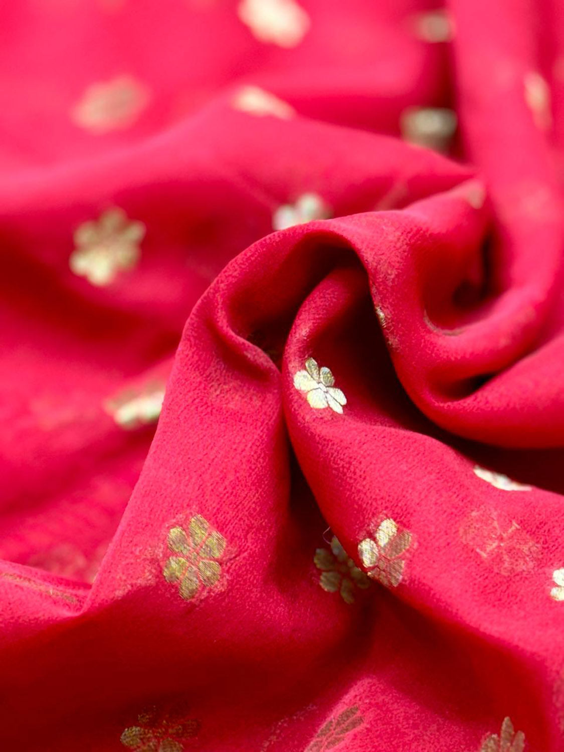 Stunning Red Banarasi Georgette Saree - Handloom Beauty - Luxurion World