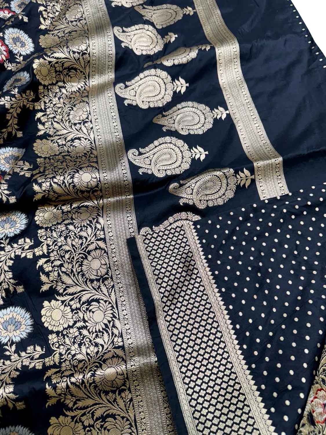 Elegant Black Banarasi Meenakari Silk Saree - Luxurion World