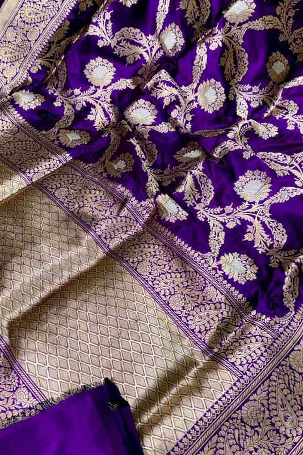 Exquisite Purple Banarasi Katan Silk Saree - Luxurion World