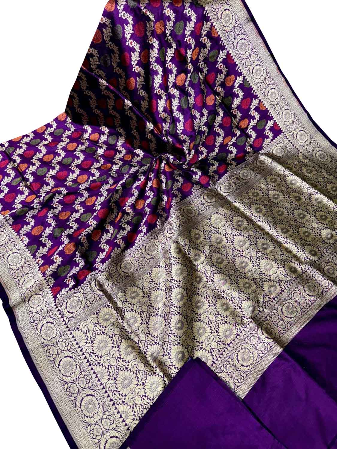 Exquisite Purple Handloom Banarasi Silk Saree - Luxurion World
