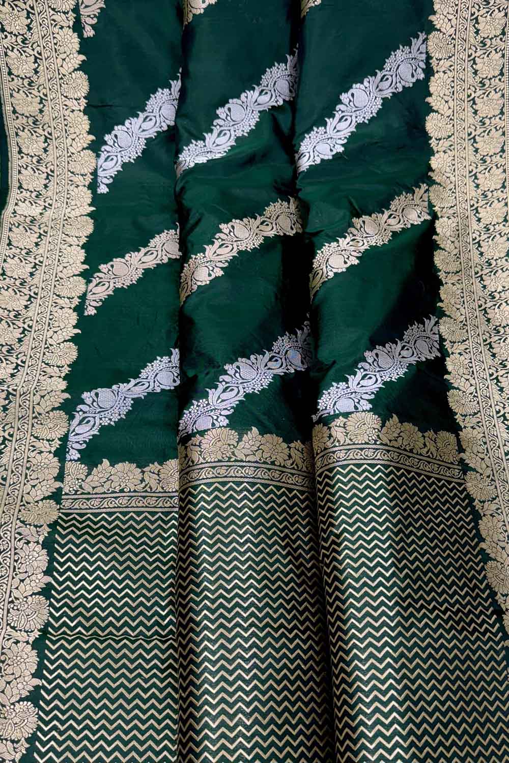 Exquisite Green Banarasi Silk Saree - Handloom Katan - Luxurion World