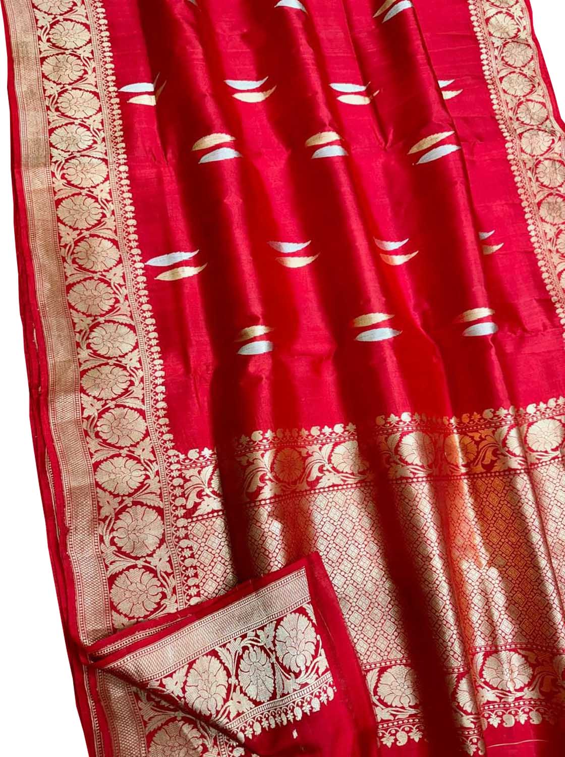 Exquisite Red Banarasi Silk Saree - Handloom Beauty - Luxurion World