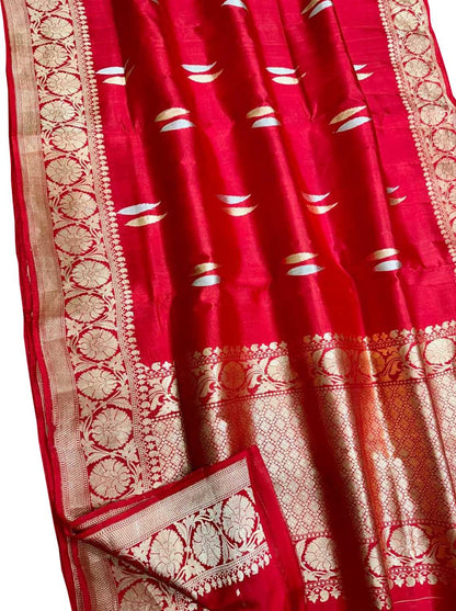 Exquisite Red Banarasi Silk Saree - Handloom Beauty - Luxurion World