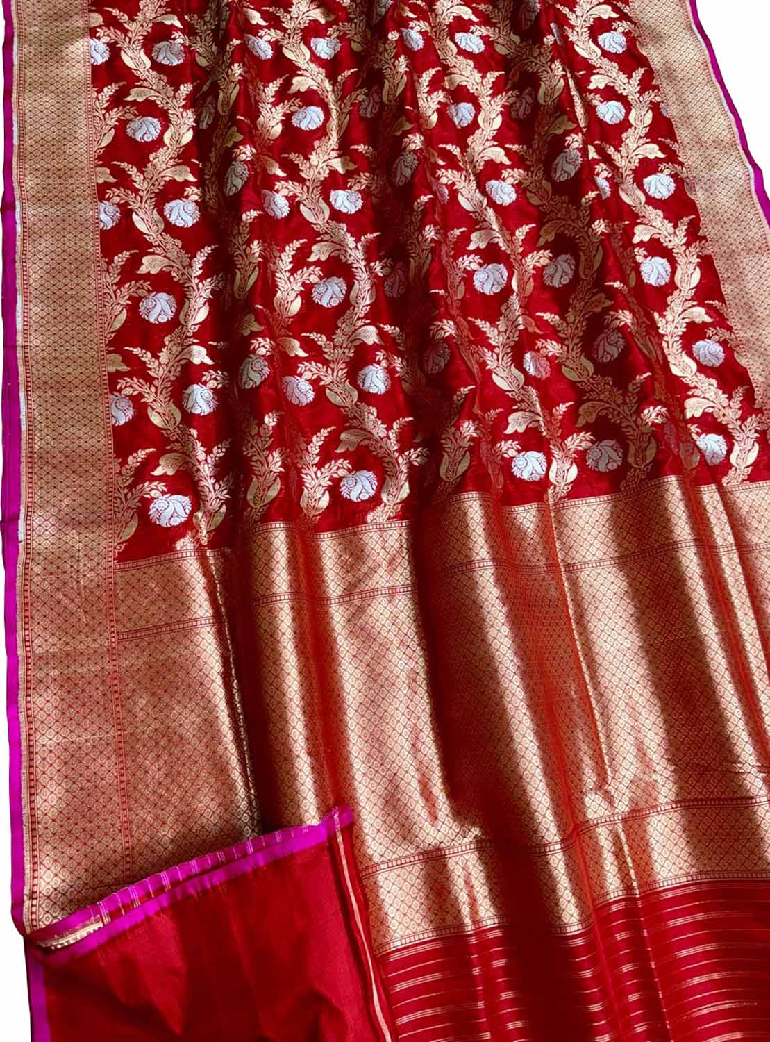 Exquisite Red Banarasi Katan Silk Saree - Handloom Beauty - Luxurion World