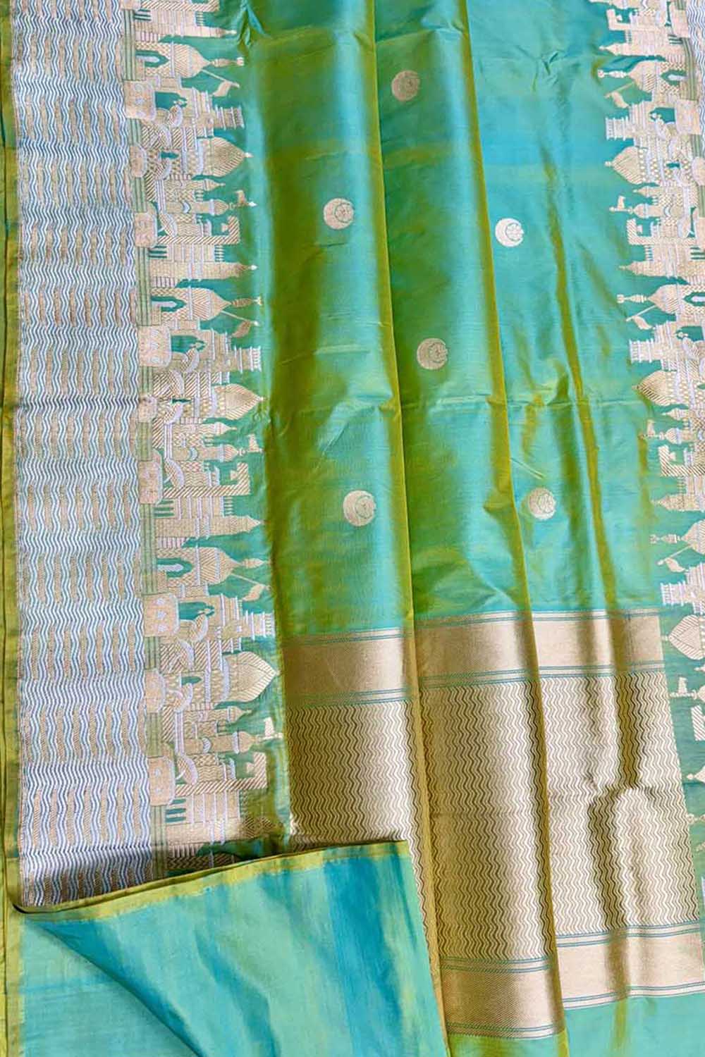 Exquisite Green Shot Banarasi Handloom Pure Katan Silk Ghat Design Saree - Luxurion World