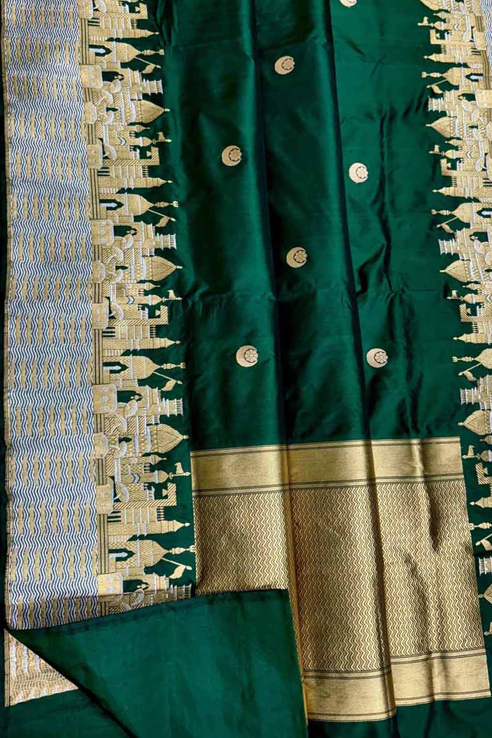 Exquisite Green Banarasi Handloom Pure Katan Silk Ghat Design Saree - Luxurion World