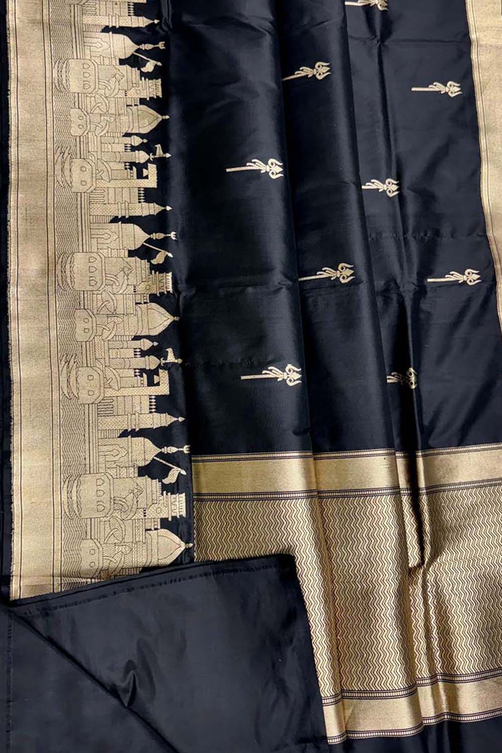 Elegant Black Banarasi Handloom Pure Katan Silk Ghat Design Saree - Luxurion World