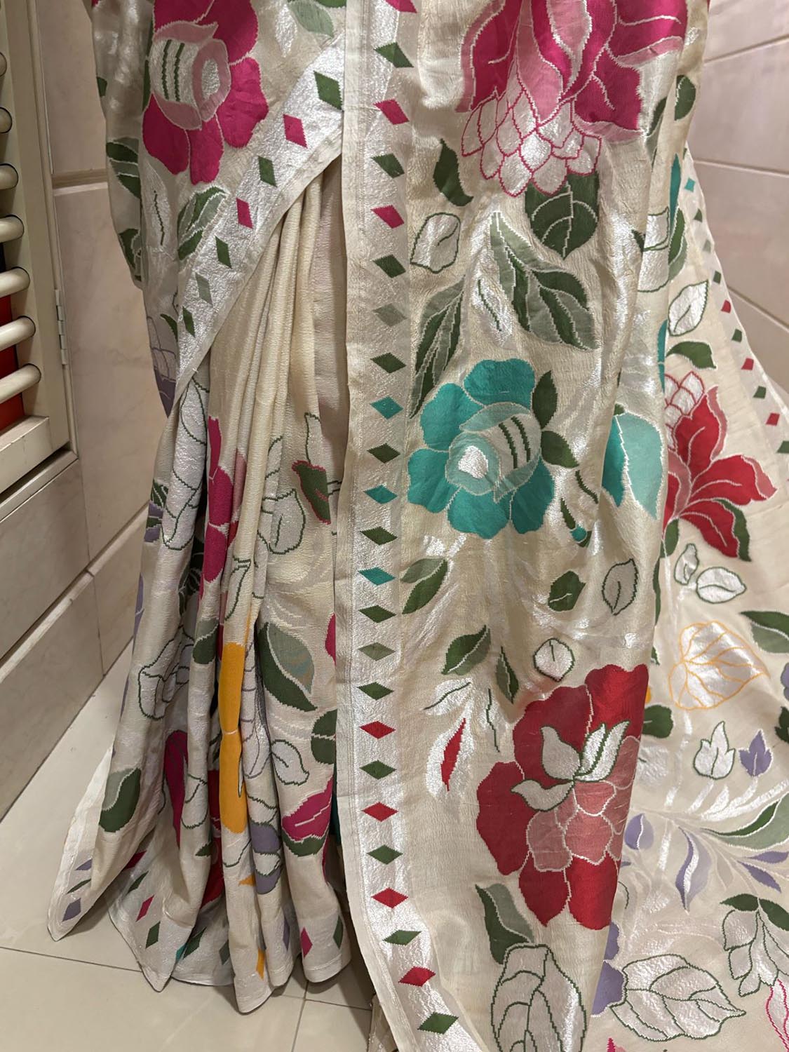 Exquisite Dyeable Banarasi Handloom Pure Tussar Georgette Meenakari Saree - Luxurion World