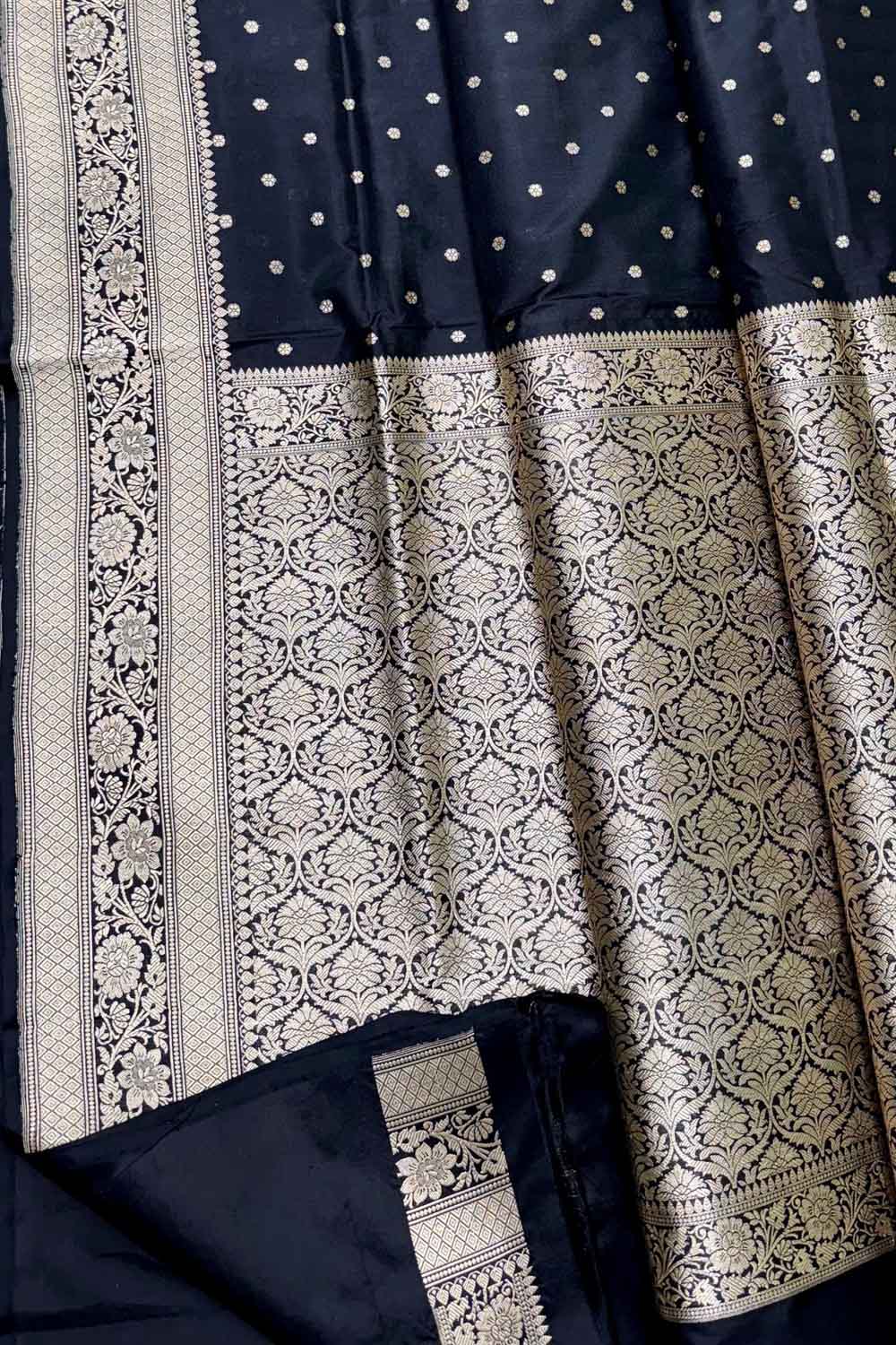 Exquisite Black Banarasi Handloom Pure Katan Silk Small Booti Design Saree - Luxurion World