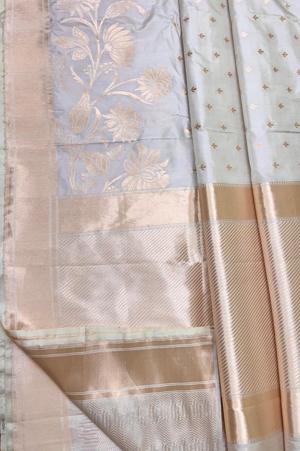 Elegant Off White Banarasi Handloom Pure Katan Silk Flower Design Saree - Luxurion World