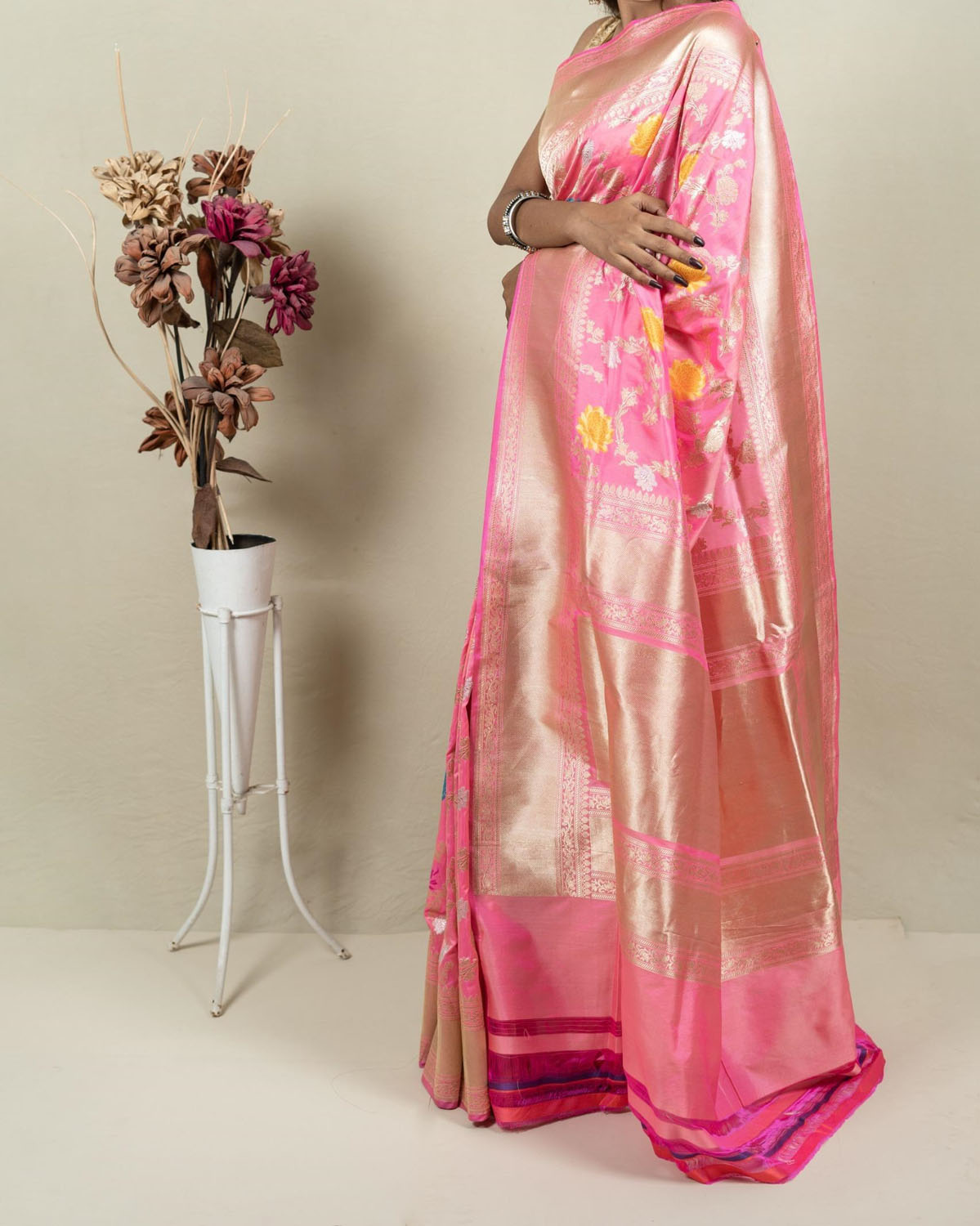 Exquisite Pink Banarasi Handloom Meenakari Pure Katan Silk Jangla Kadwa Weaved Saree - Luxurion World